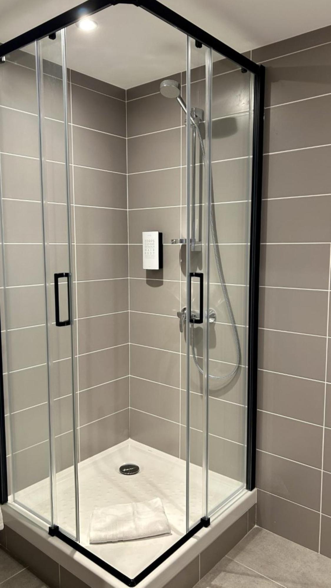 Golden Tulip Reims Hotel Bezannes Room photo